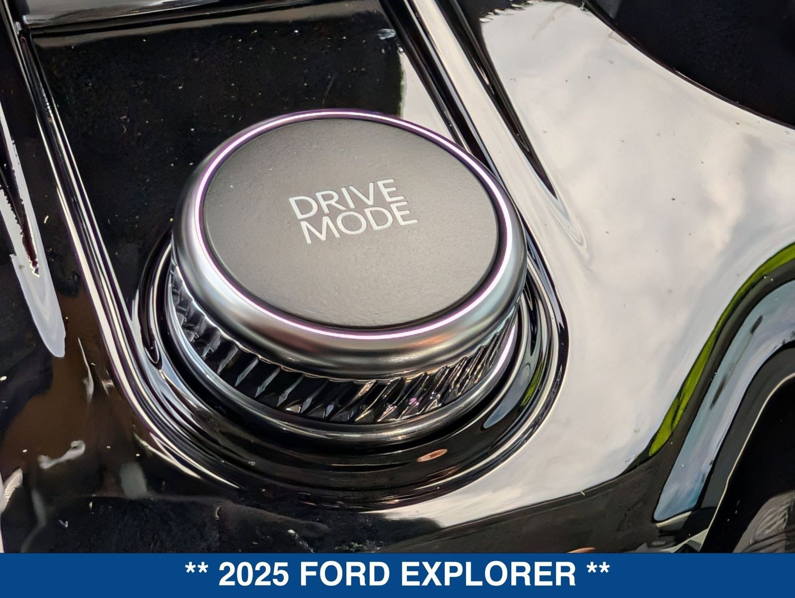 Used 2025 Ford Explorer Platinum w/ Ultimate Package AWD/4WD image 34