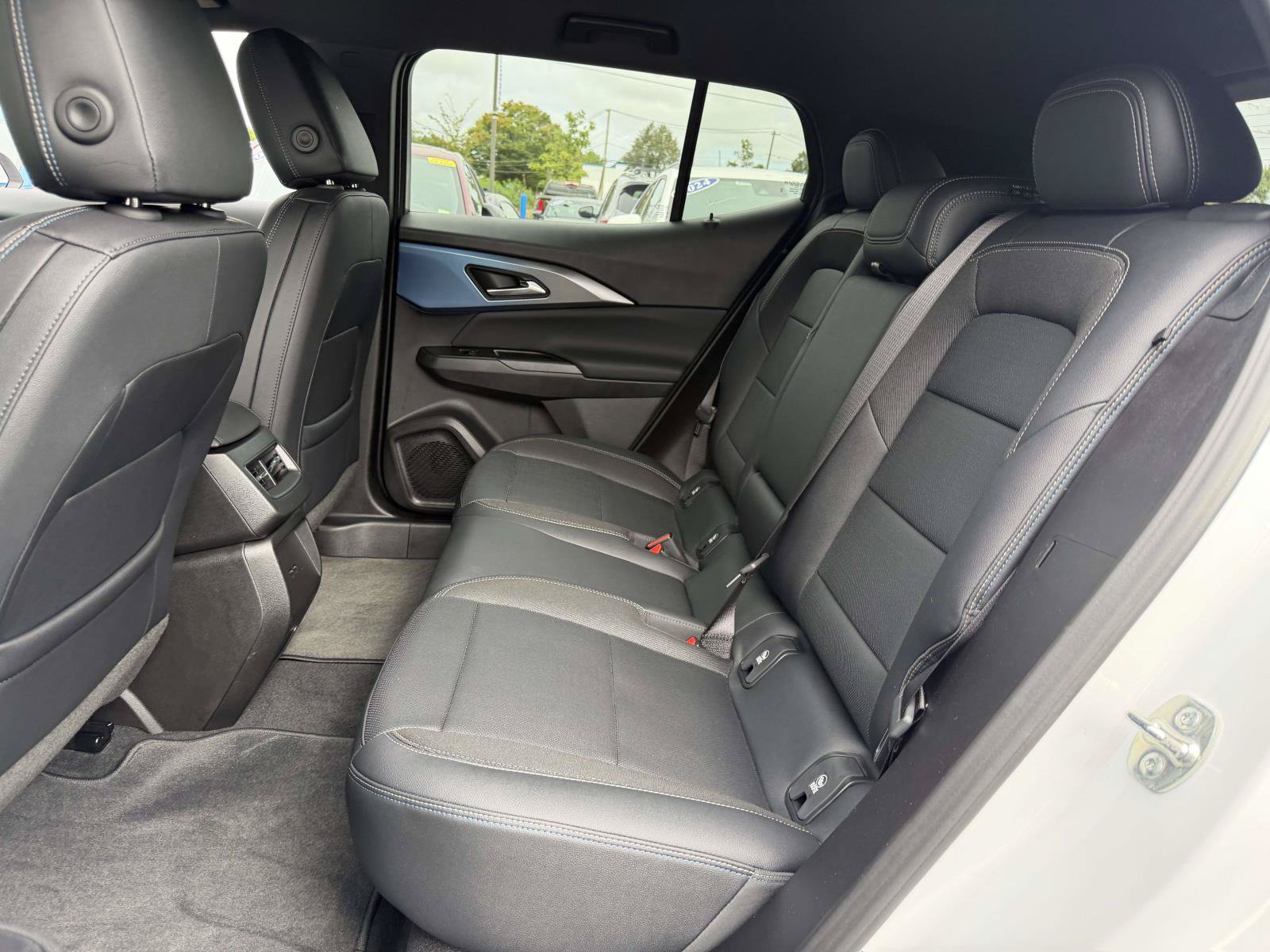 Used 2025 Chevrolet Equinox EV LT w/ Convenience Package FWD image 15