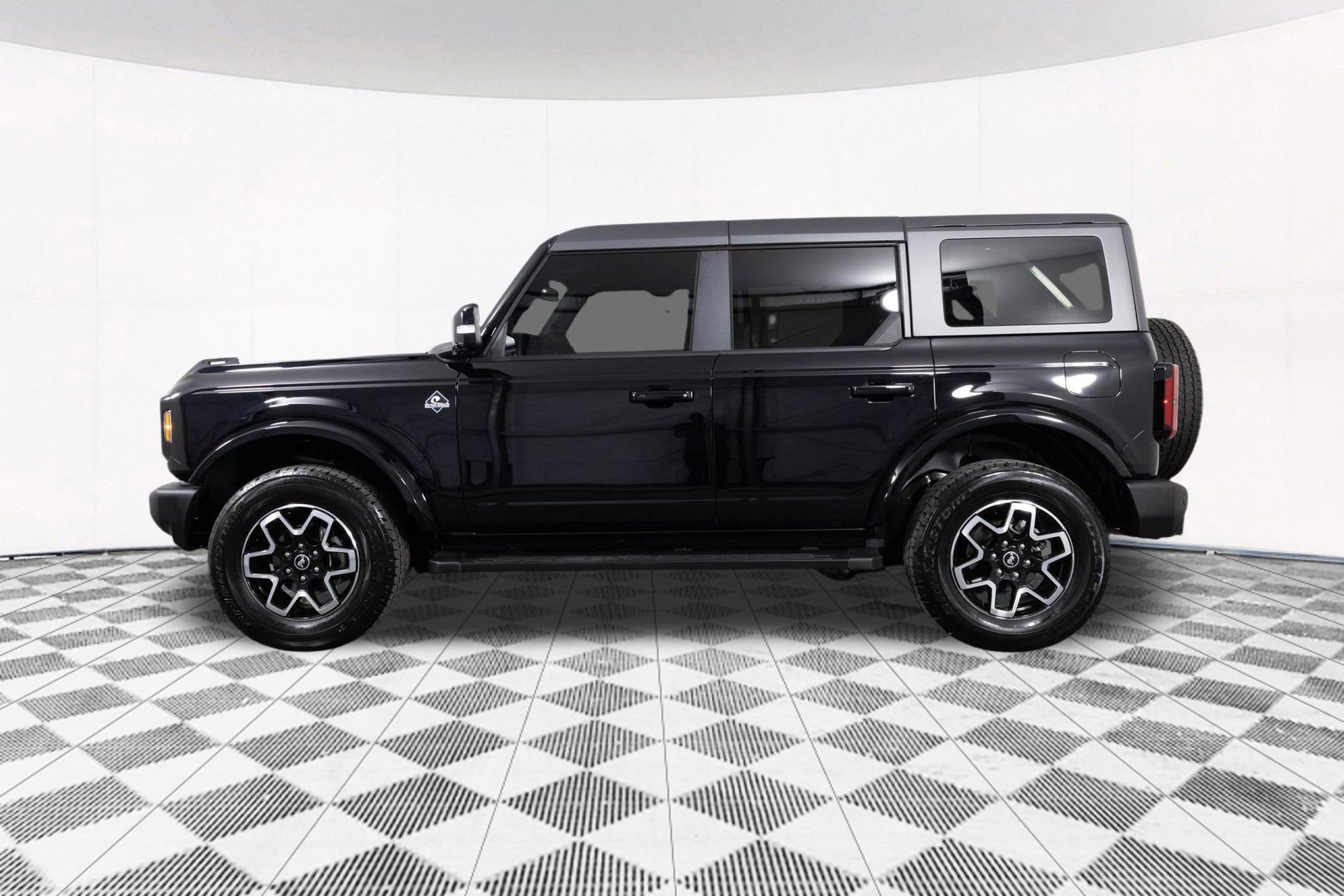 Used 2024 Ford Bronco Outer Banks AWD/4WD image 13