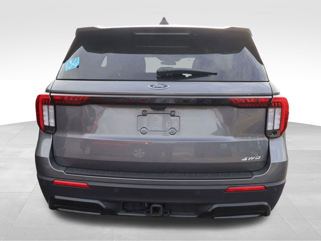 Used 2025 Ford Explorer ST-Line w/ ST-Line Street Pack image 16