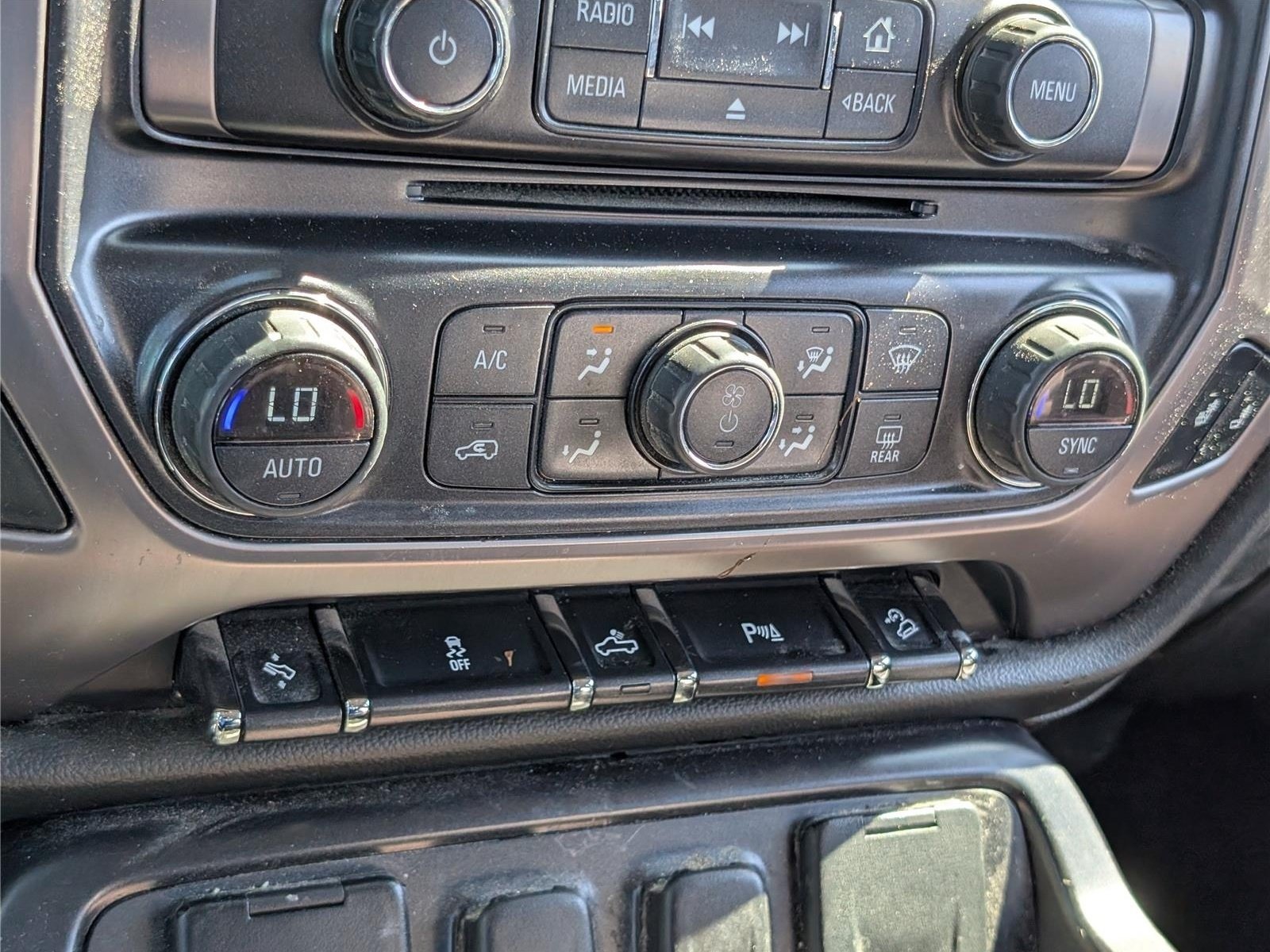 Used 2015 GMC Sierra 1500 SLT w/ All-Terrain Package AWD/4WD image 25