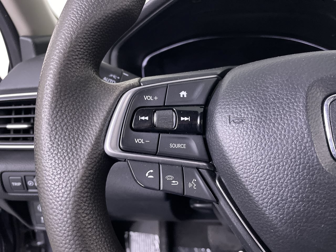 Used 2020 Honda Accord LX image 24