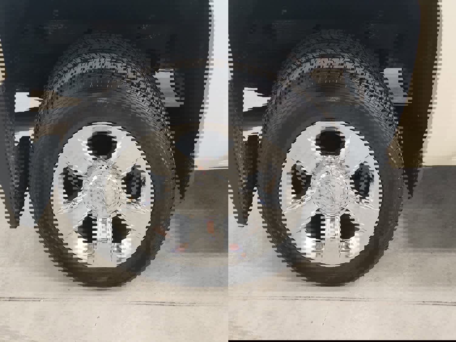 Used 2015 Chevrolet Silverado 1500 LTZ Z71 w/ Custom Sport Edition image 17