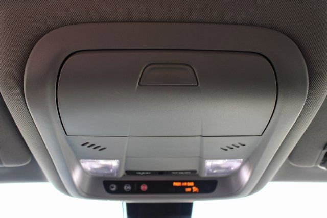 Used 2023 GMC Terrain SLE w/ Driver Convenience Package image 28