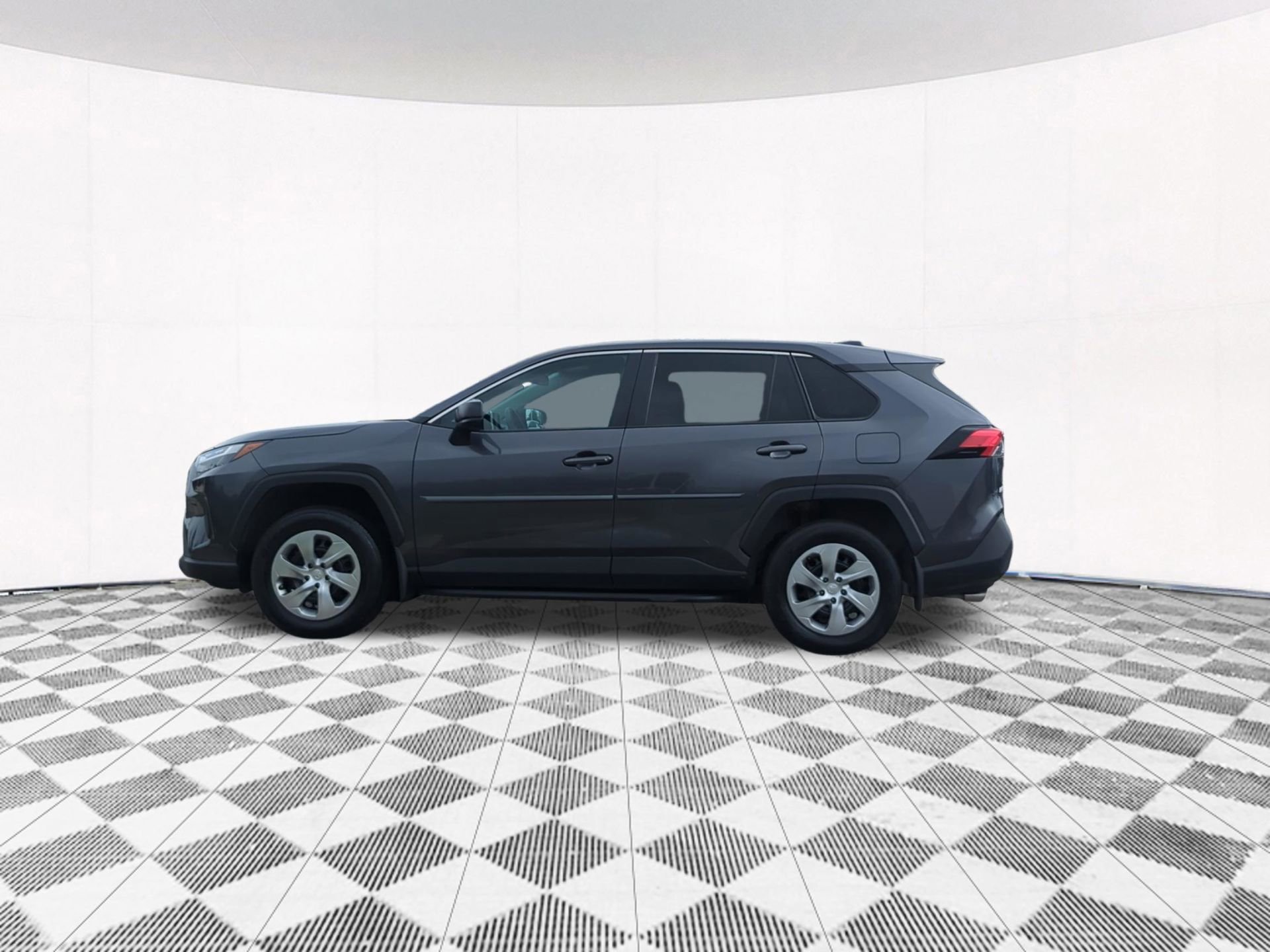 Used 2023 Toyota RAV4 LE AWD/4WD image 5