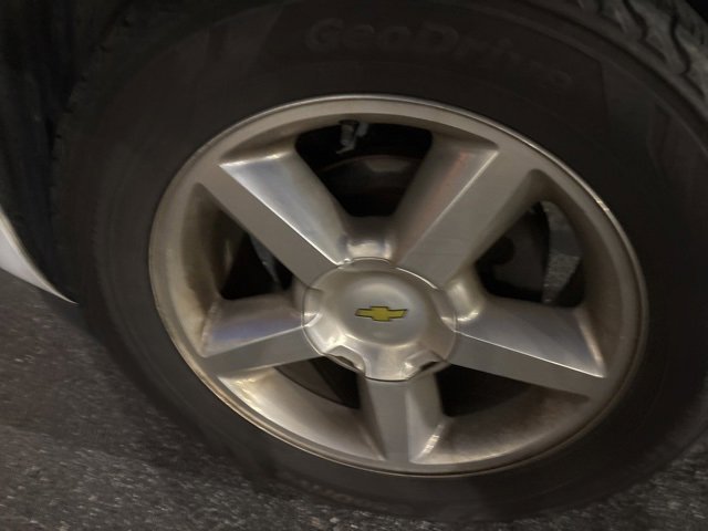 Used 2011 Chevrolet Suburban LT image 18