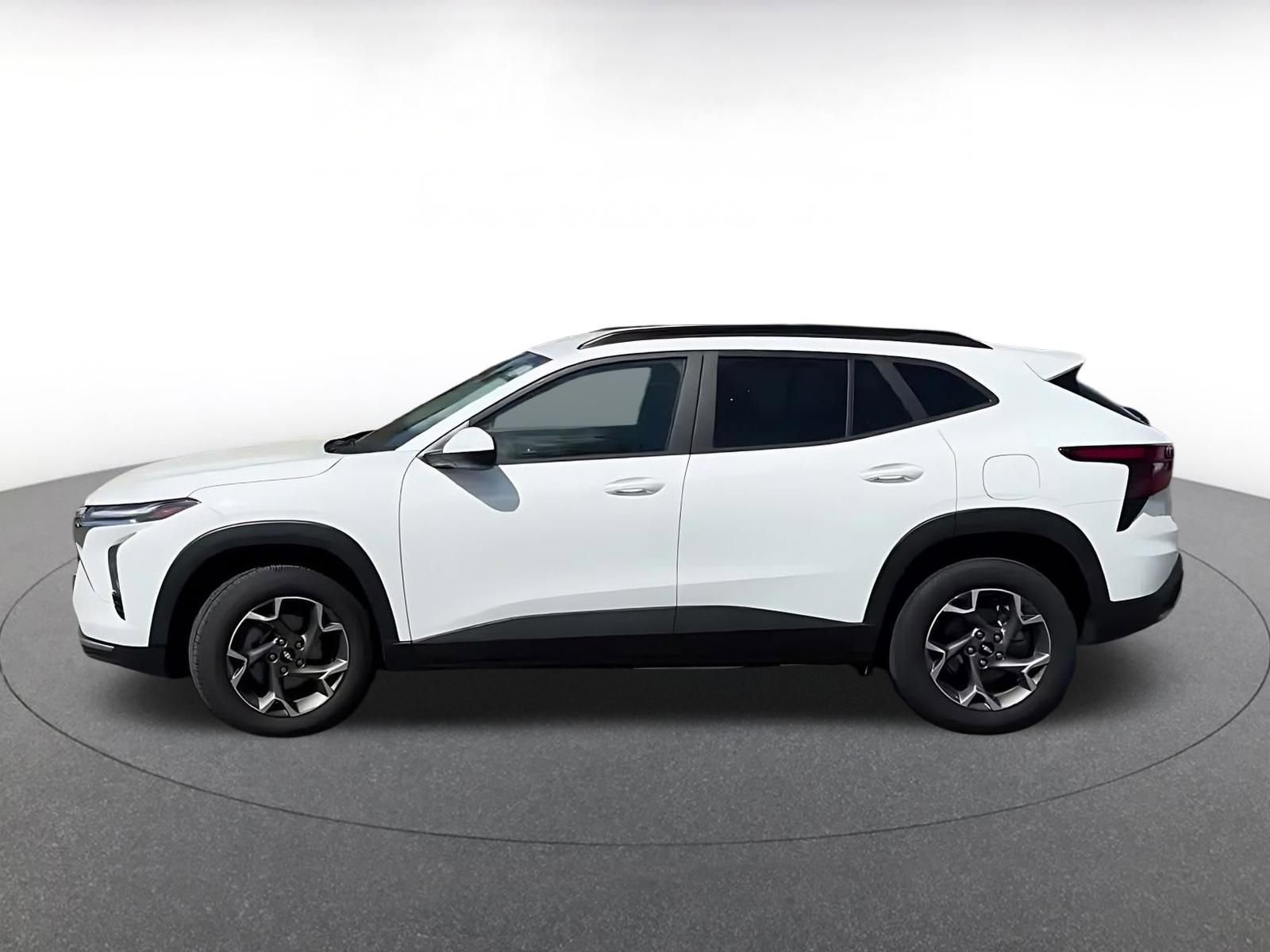 Used 2025 Chevrolet Trax LT image 9