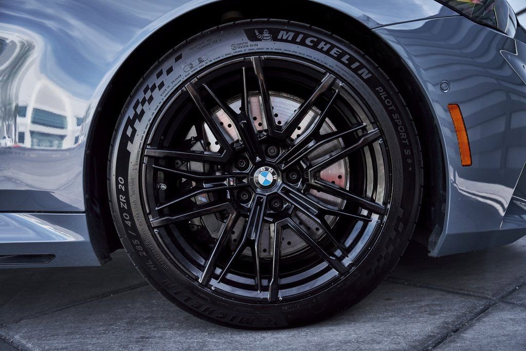 Used 2026 BMW M5 w/ Executive Package image 27