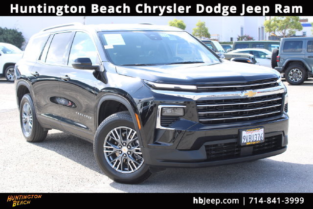 Used 2026 Chevrolet Traverse LT FWD image 1