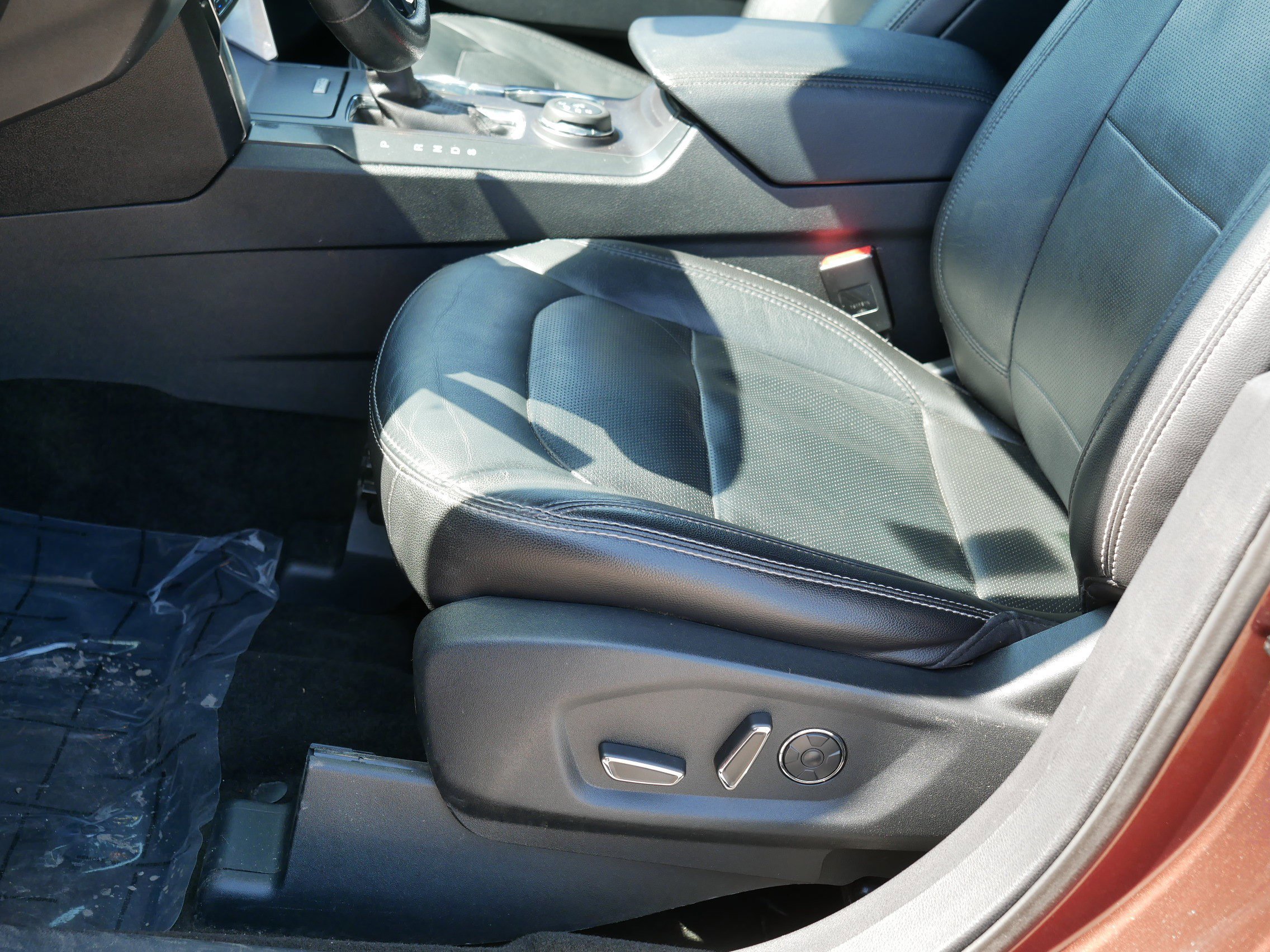 Used 2018 Ford Explorer Limited w/ Equipment Group 301A AWD/4WD image 13