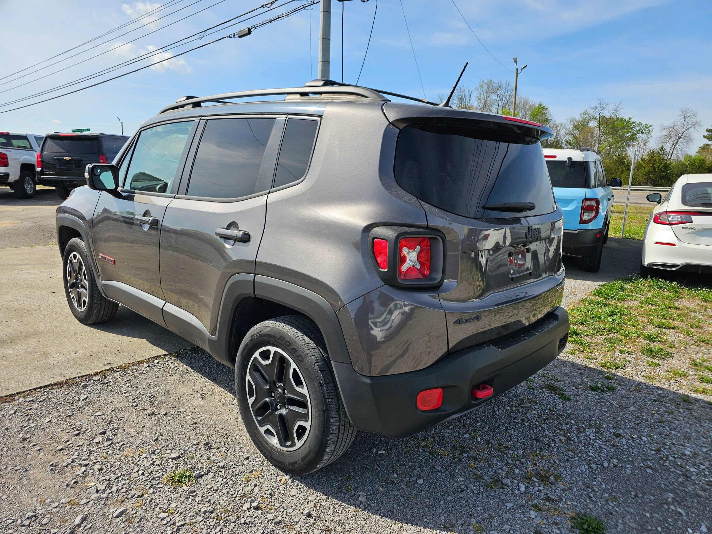 Used 2016 Jeep Renegade Trailhawk w/ Premium Trailhawk Package image 18