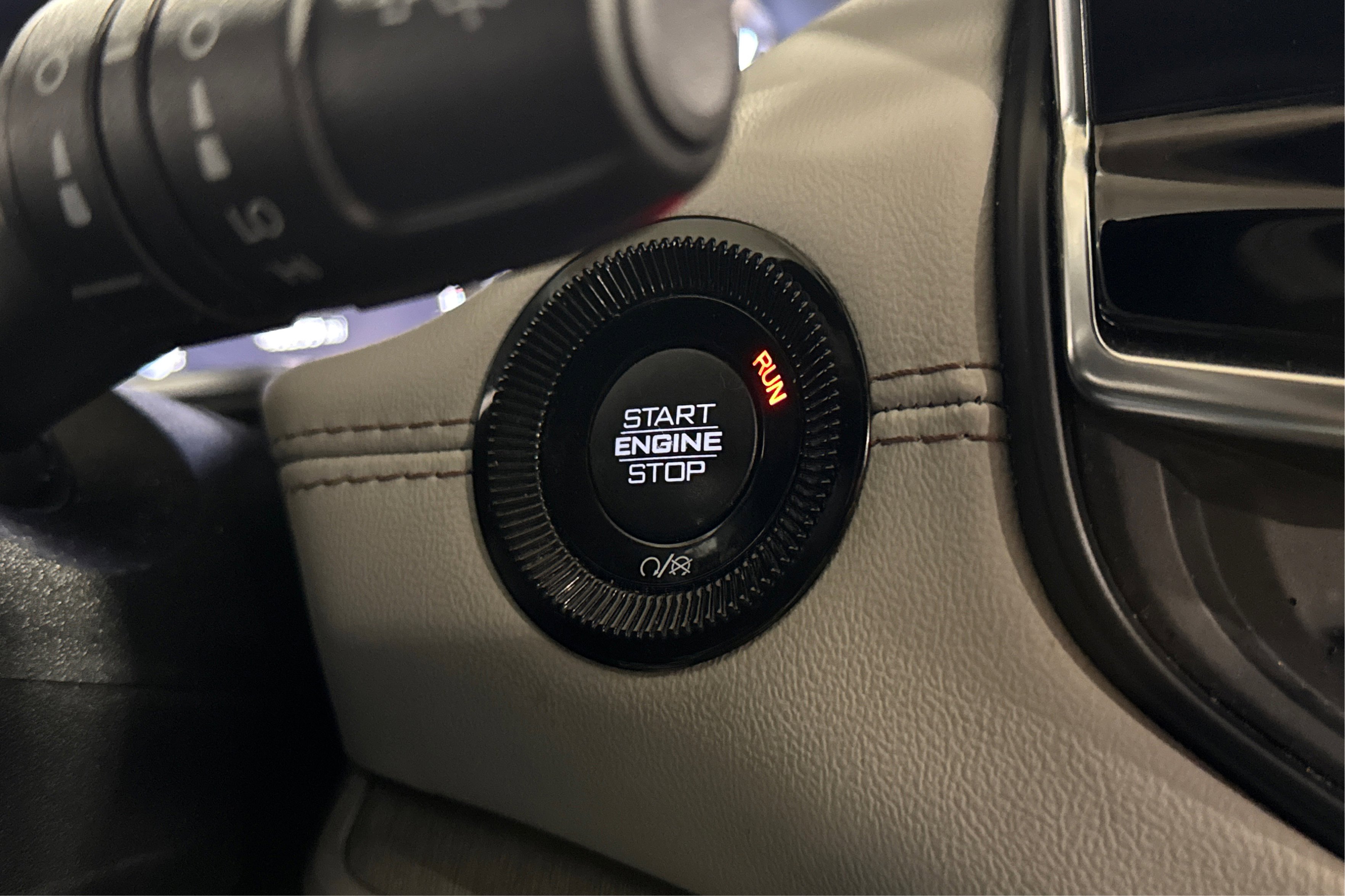 Used 2025 Jeep Compass Limited image 33