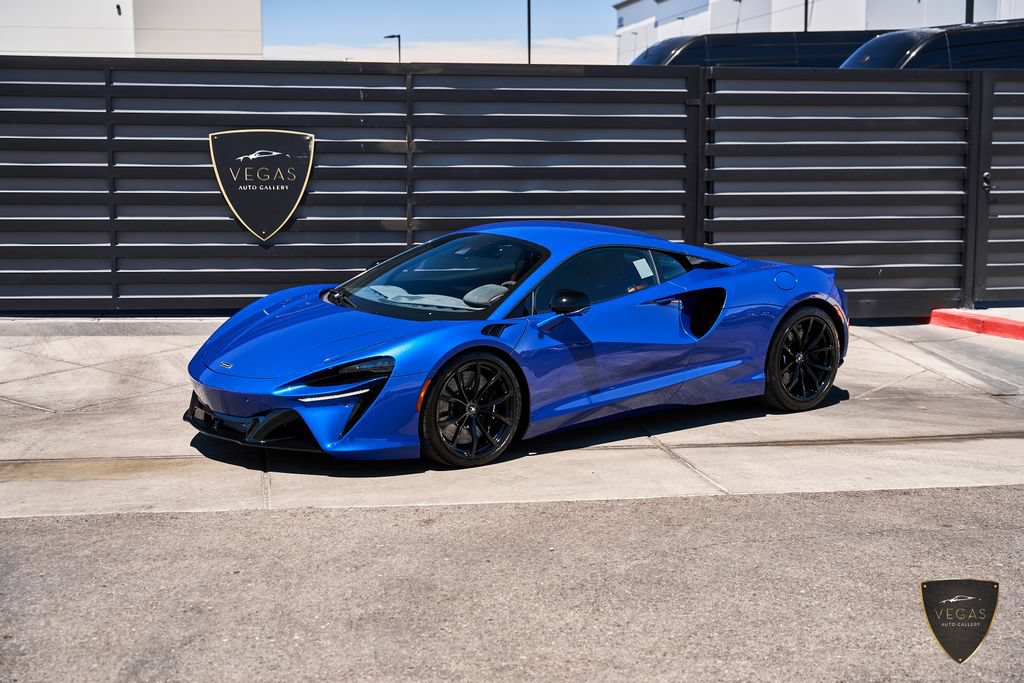 Used 2025 McLaren Artura RWD image 5
