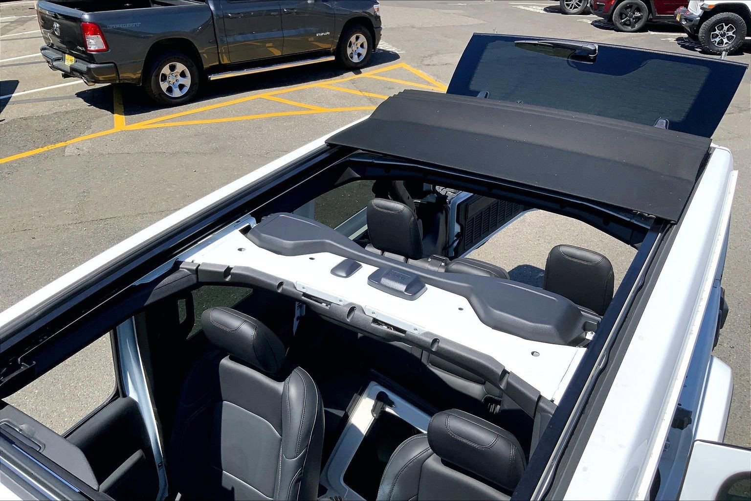 Certified 2025 Jeep Wrangler Sahara w/ Safety Group AWD/4WD image 31