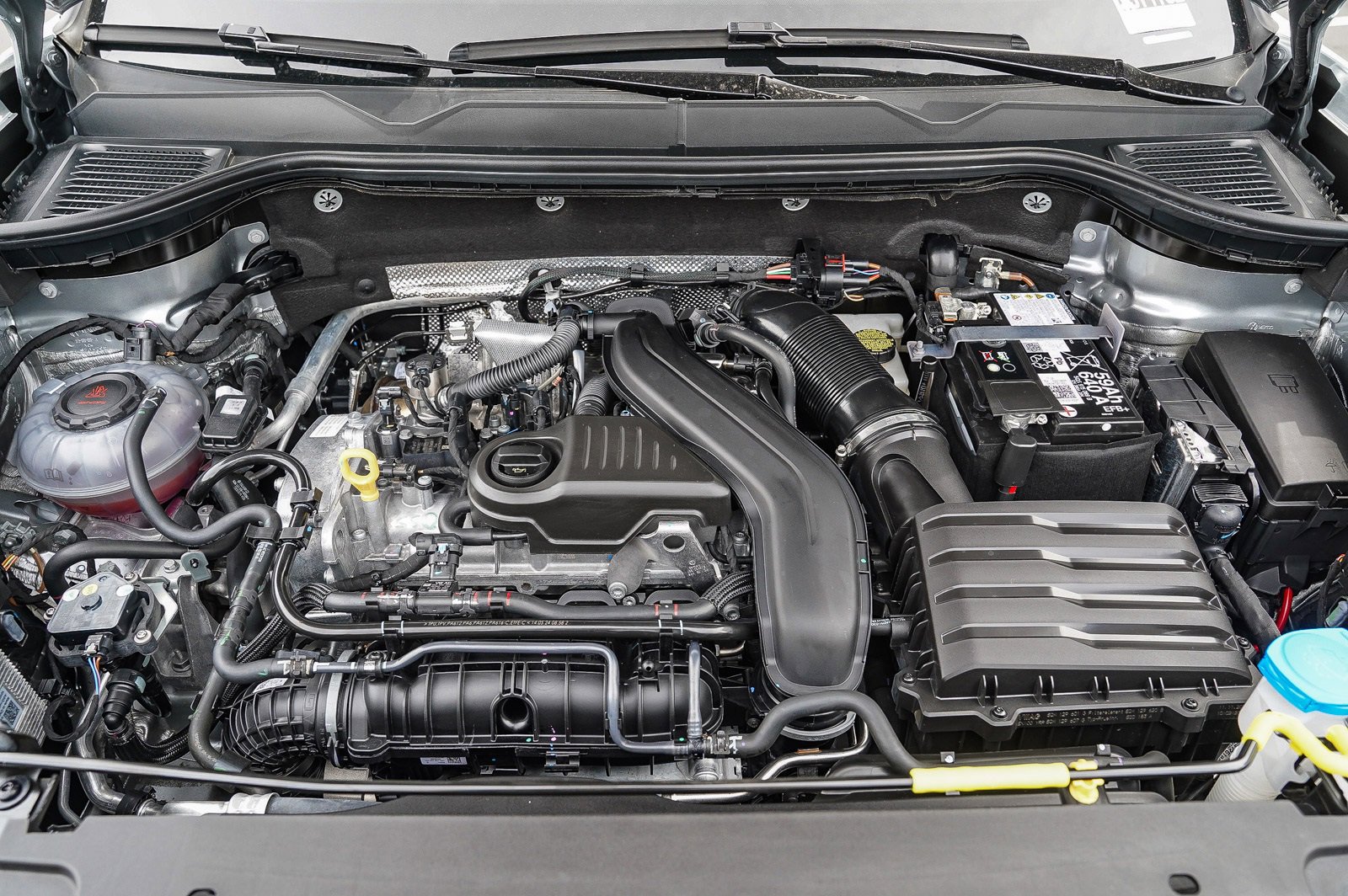 Certified 2025 Volkswagen Taos SE image 27