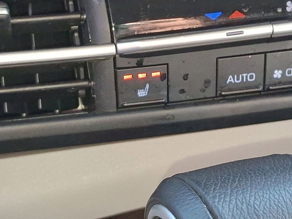 Used 2024 Toyota Sienna XLE image 19