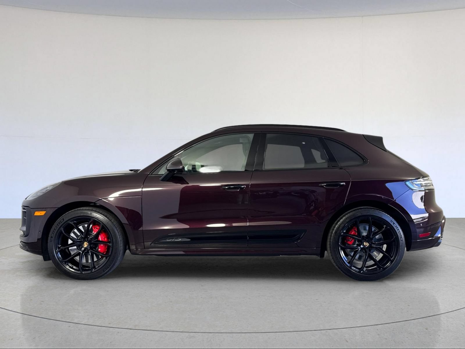 Certified 2025 Porsche Macan GTS AWD/4WD image 2