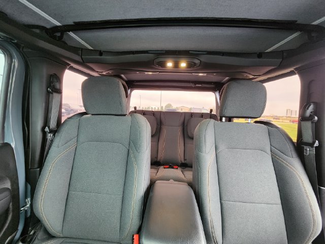 Used 2025 Jeep Wrangler Sport AWD/4WD image 17