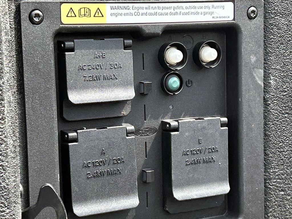 Used 2025 Ford F150 Lariat w/ Equipment Group 502A High AWD/4WD image 12