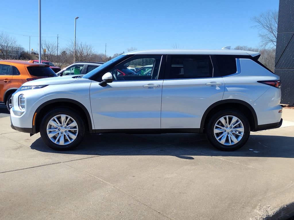 New 2026 Mitsubishi Outlander ES image 19
