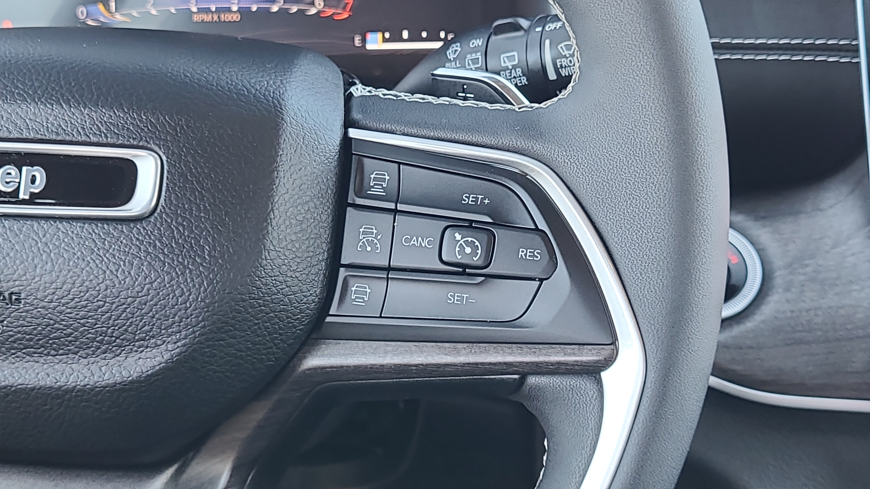 Used 2023 Jeep Grand Cherokee Limited w/ Luxury Tech Group II AWD/4WD image 13