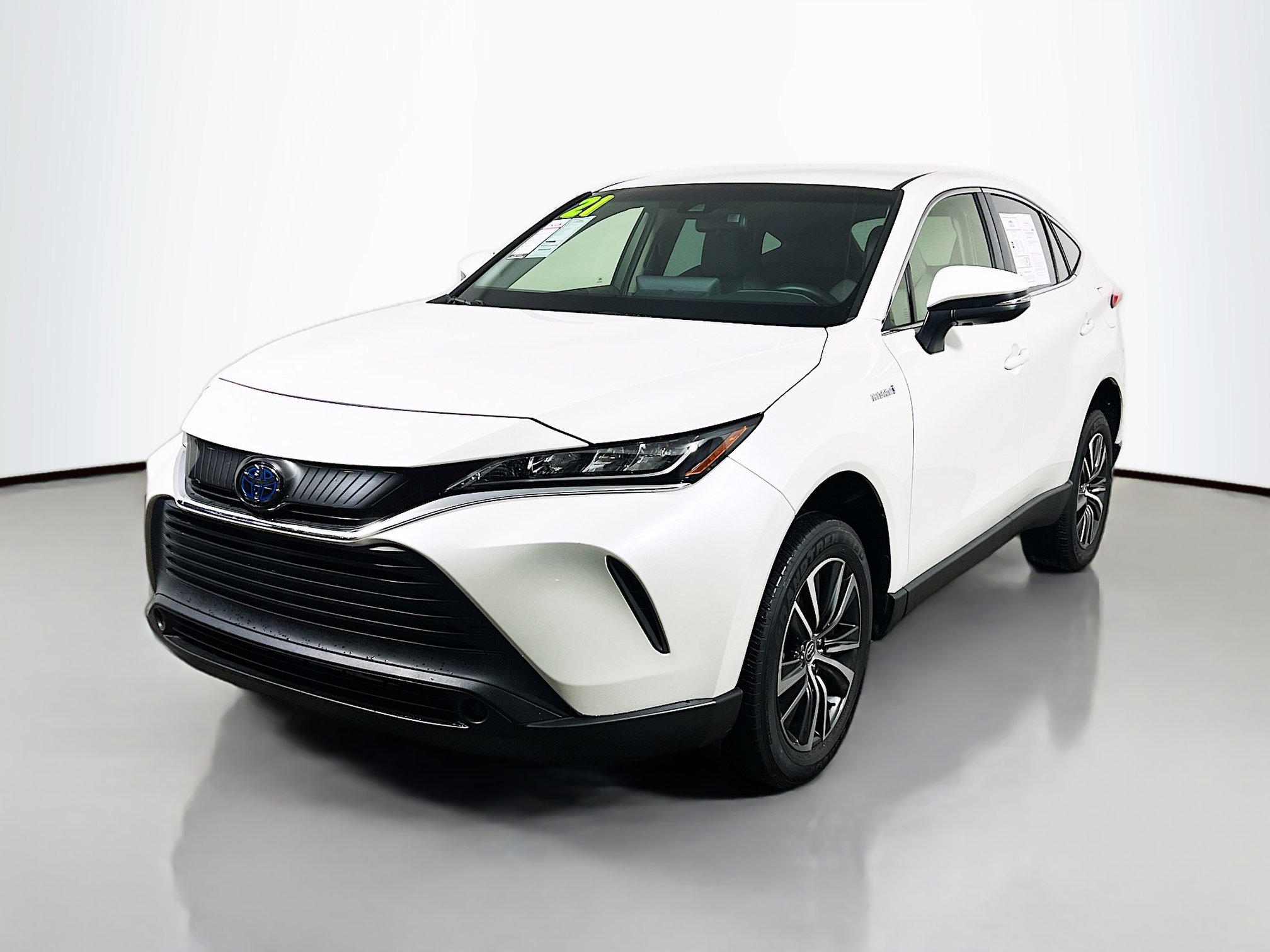 Used 2021 Toyota Venza LE w/ Carpet Mat Package (TMS) image 10