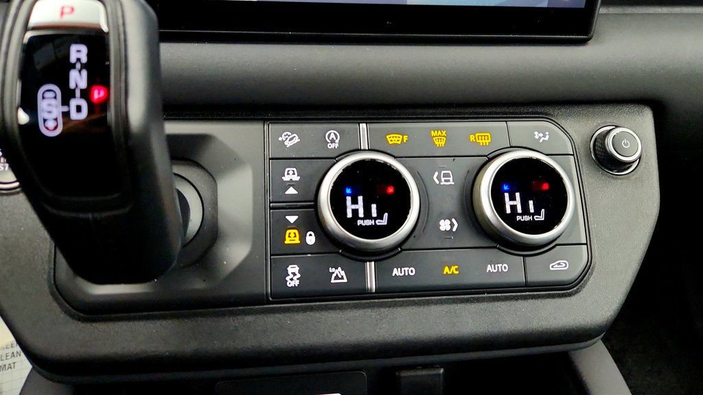 Used 2024 Land Rover Defender 130 X-Dynamic SE image 18