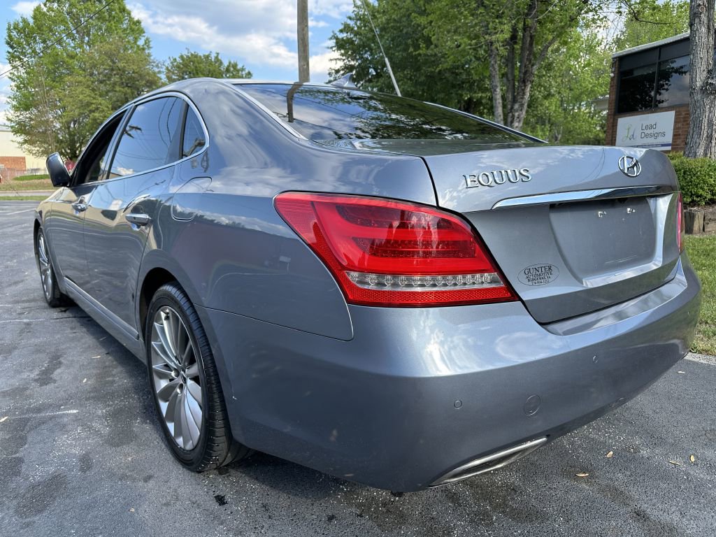Used 2015 Hyundai Equus Signature RWD image 4