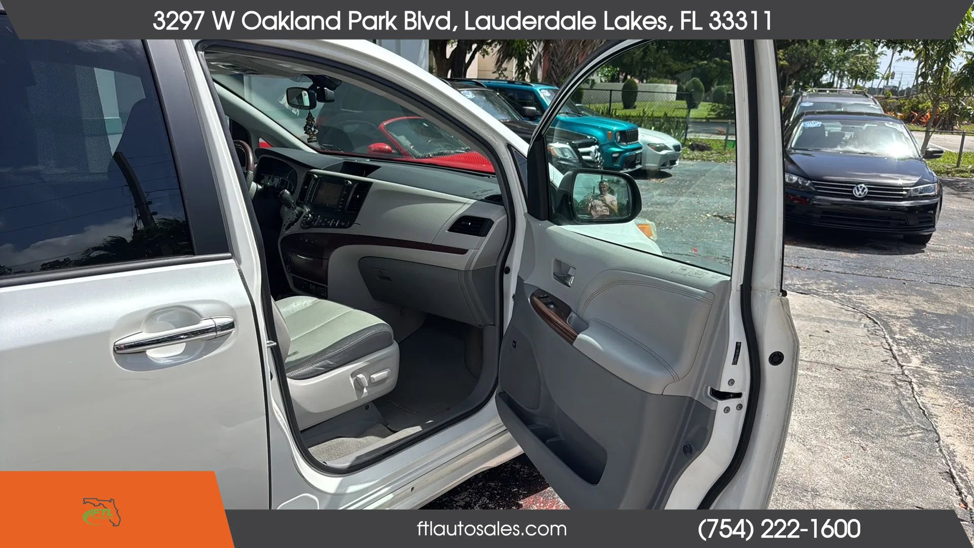 Used 2014 Toyota Sienna Limited w/ Limited Premium Package image 44