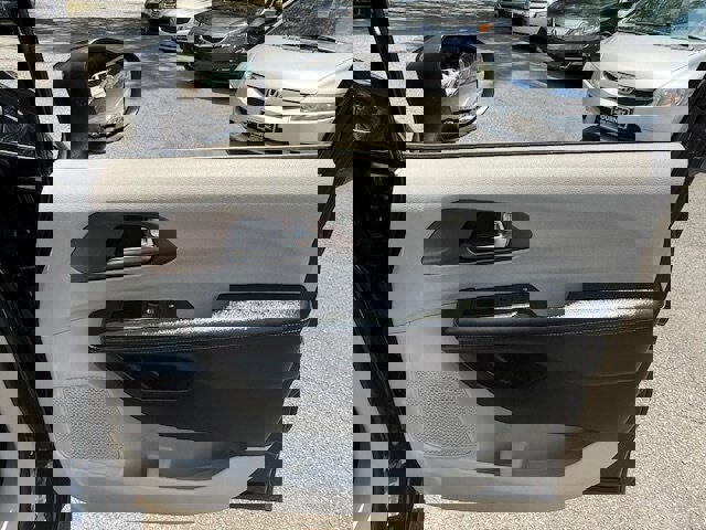 Used 2020 Chrysler Voyager Lxi image 11