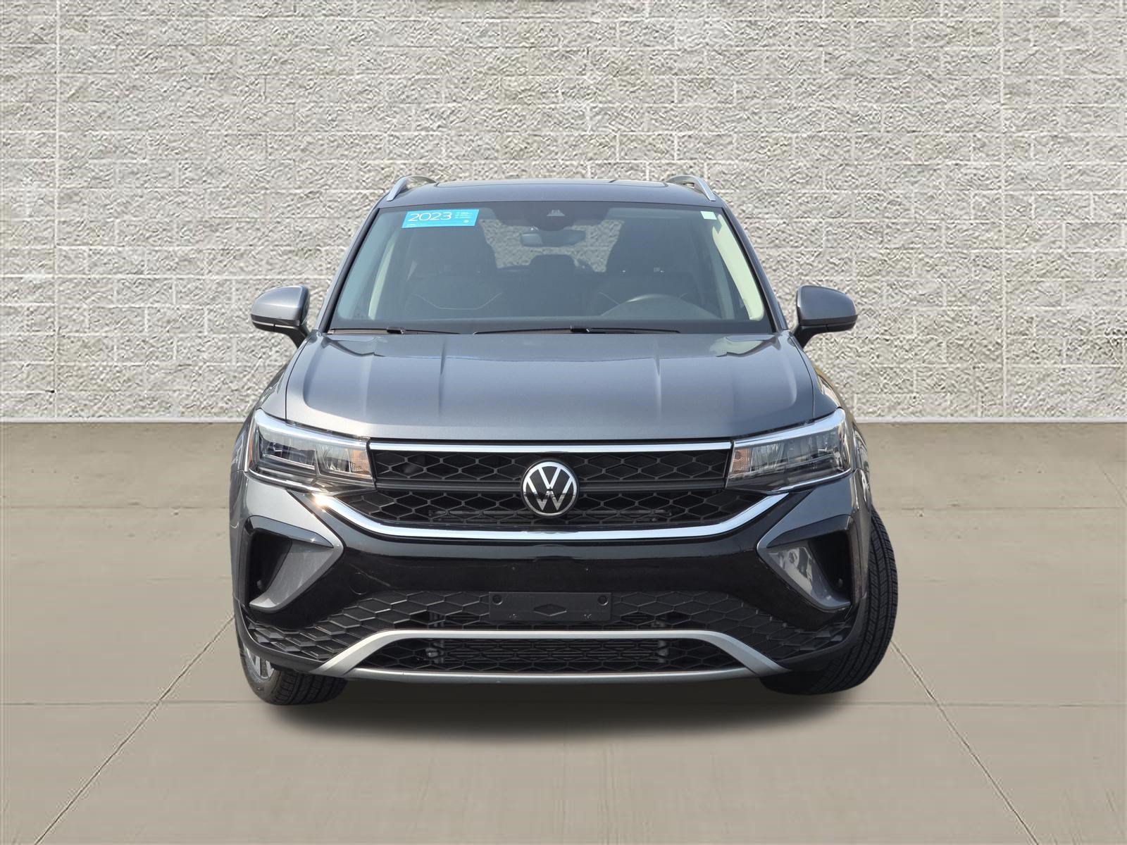 Certified 2023 Volkswagen Taos SE w/ Panoramic Sunroof Package FWD image 2