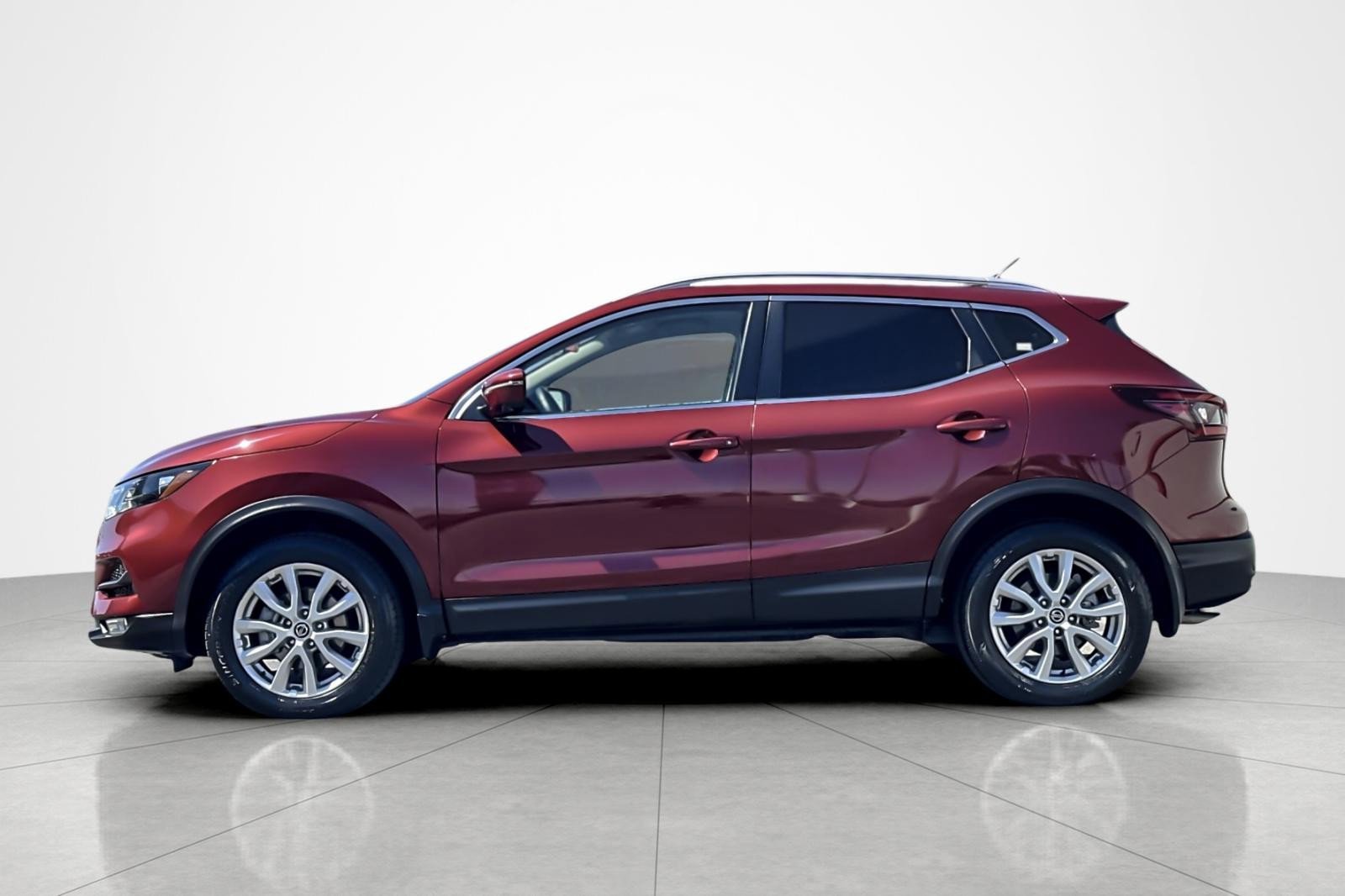 Used 2022 Nissan Rogue Sport SV w/ Technology Package image 2