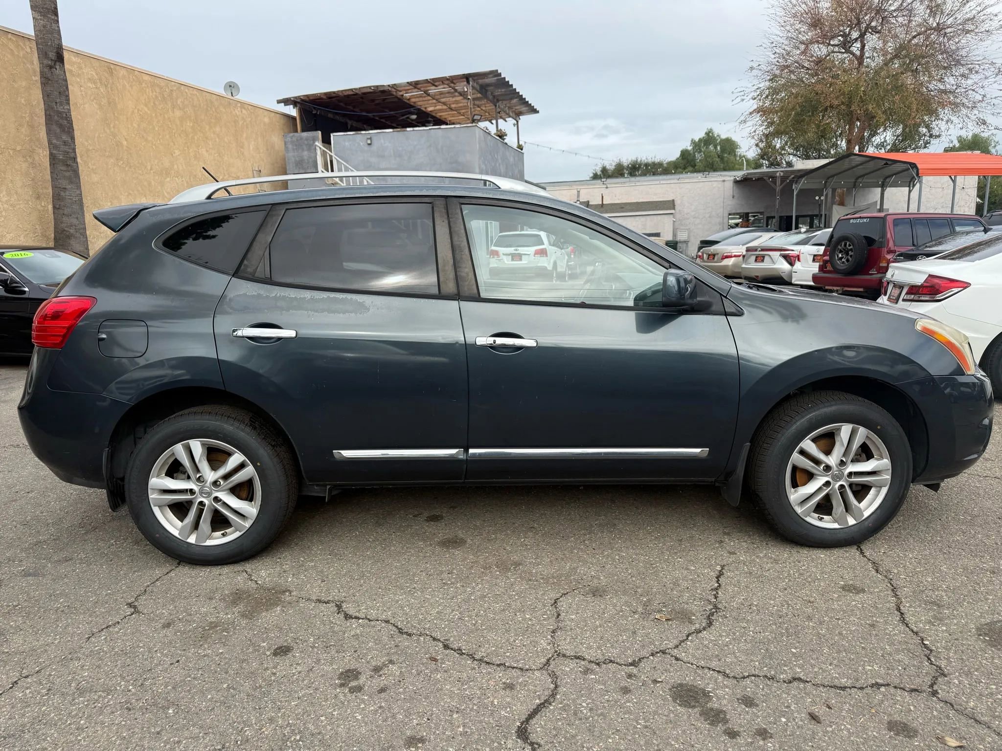 Used 2012 Nissan Rogue SV w/ Premium Pkg image 8