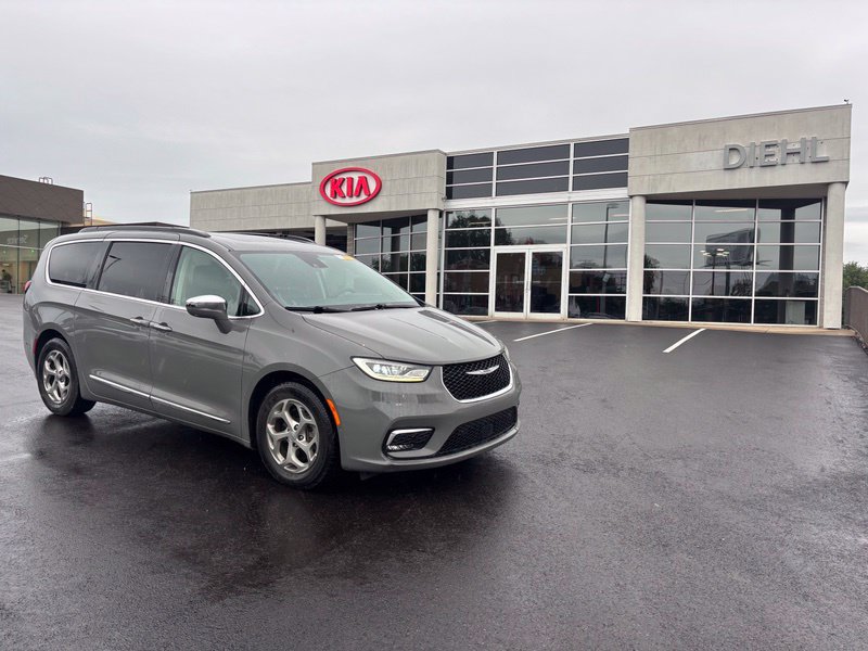 Used 2022 Chrysler Pacifica Limited FWD image 4