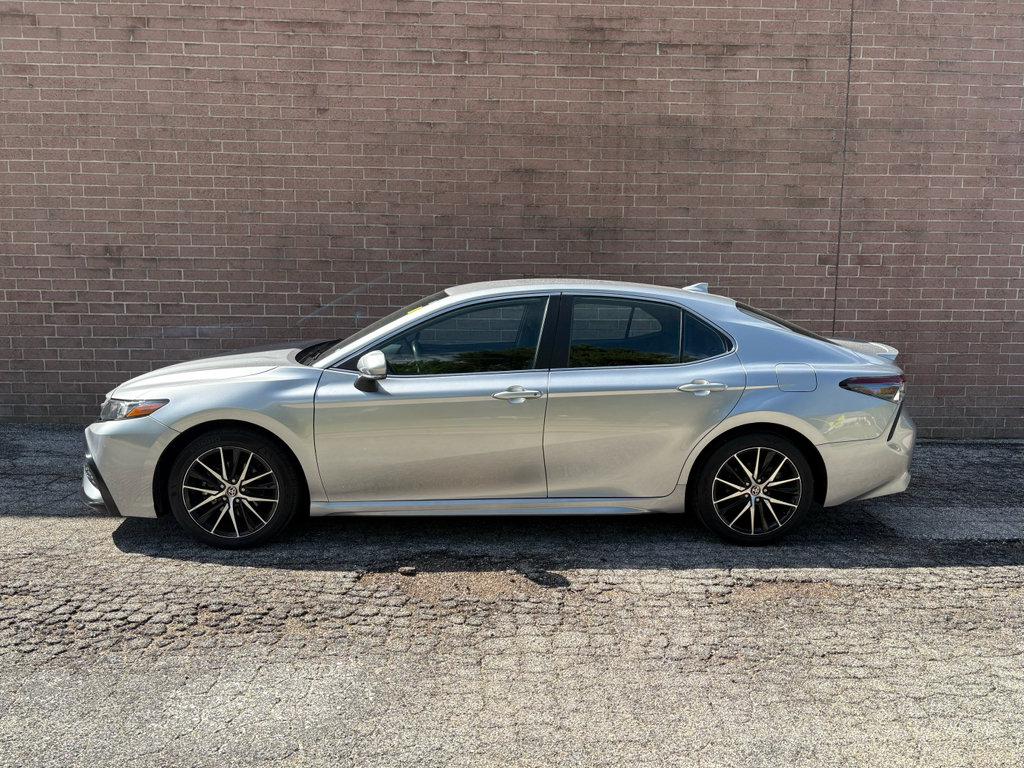 Used 2024 Toyota Camry SE FWD image 2