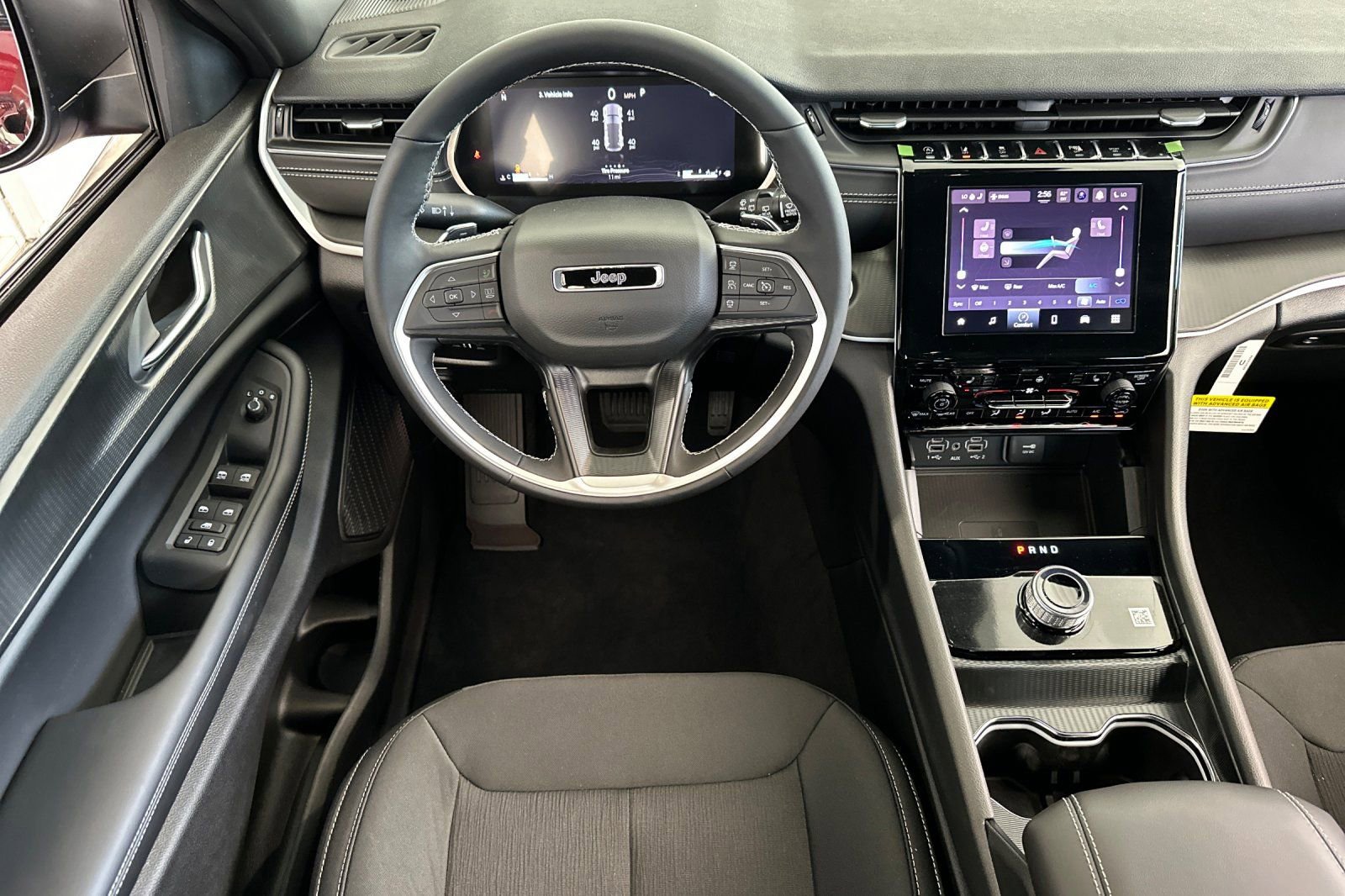 New 2025 Jeep Grand Cherokee Laredo w/ Luxury Tech Group I RWD image 15