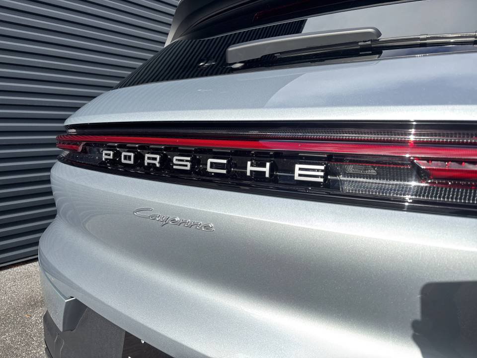 Certified 2026 Porsche Cayenne AWD/4WD image 27