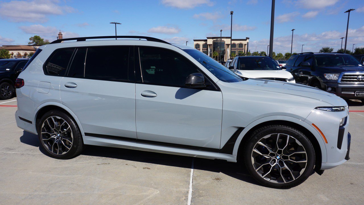 Used 2023 BMW X7 M60i w/ Executive Package image 4