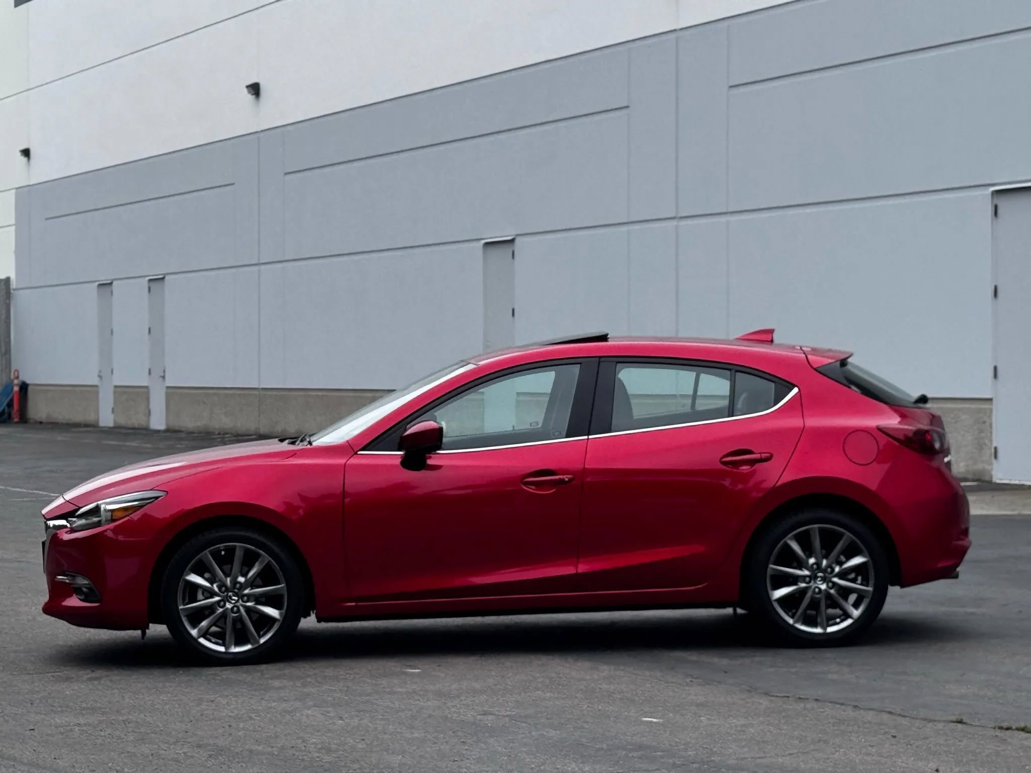 Used 2018 MAZDA MAZDA3 Grand Touring image 5