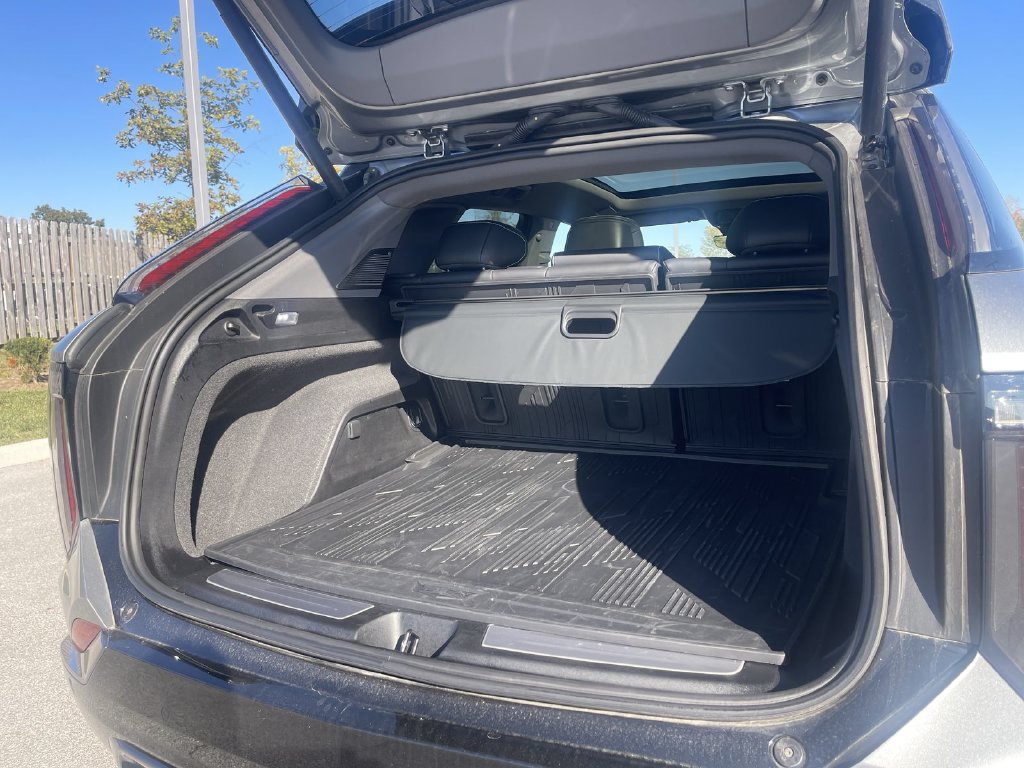 Used 2025 Cadillac Optiq Sport 2 w/ LPO, Floor Liner Package AWD/4WD image 6