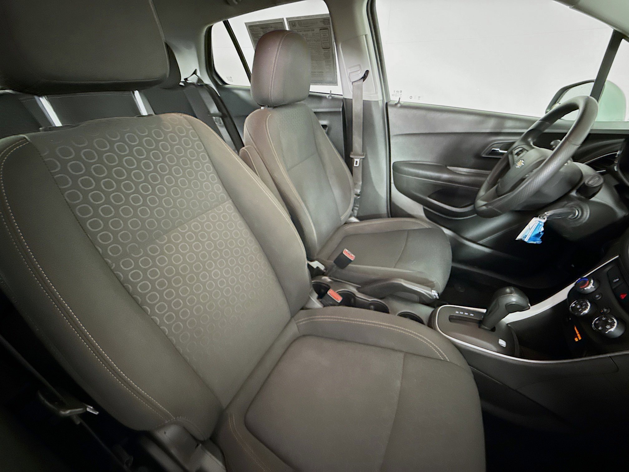 Used 2022 Chevrolet Trax LS w/ Tint and Cruise Package image 33