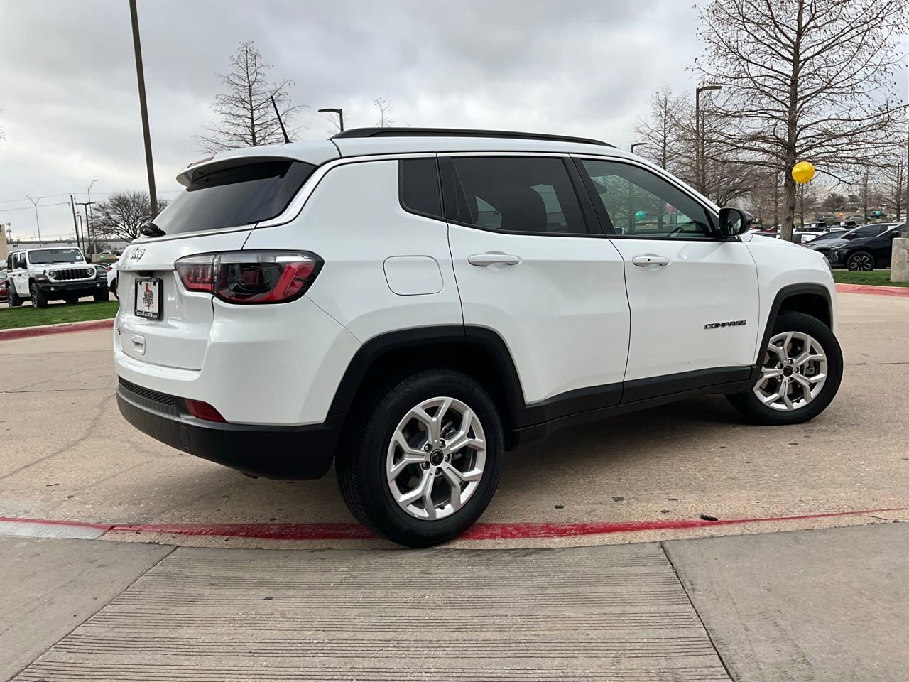 Used 2025 Jeep Compass Latitude image 6