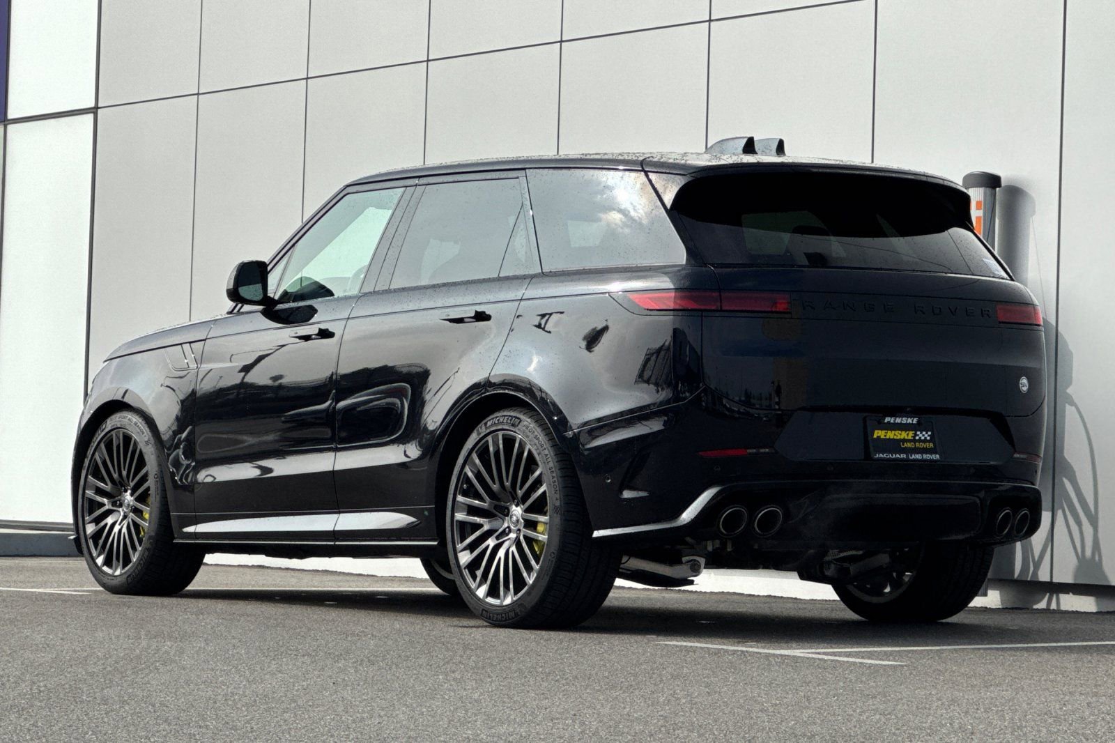 Used 2025 Land Rover Range Rover Sport SV Edition Two image 3
