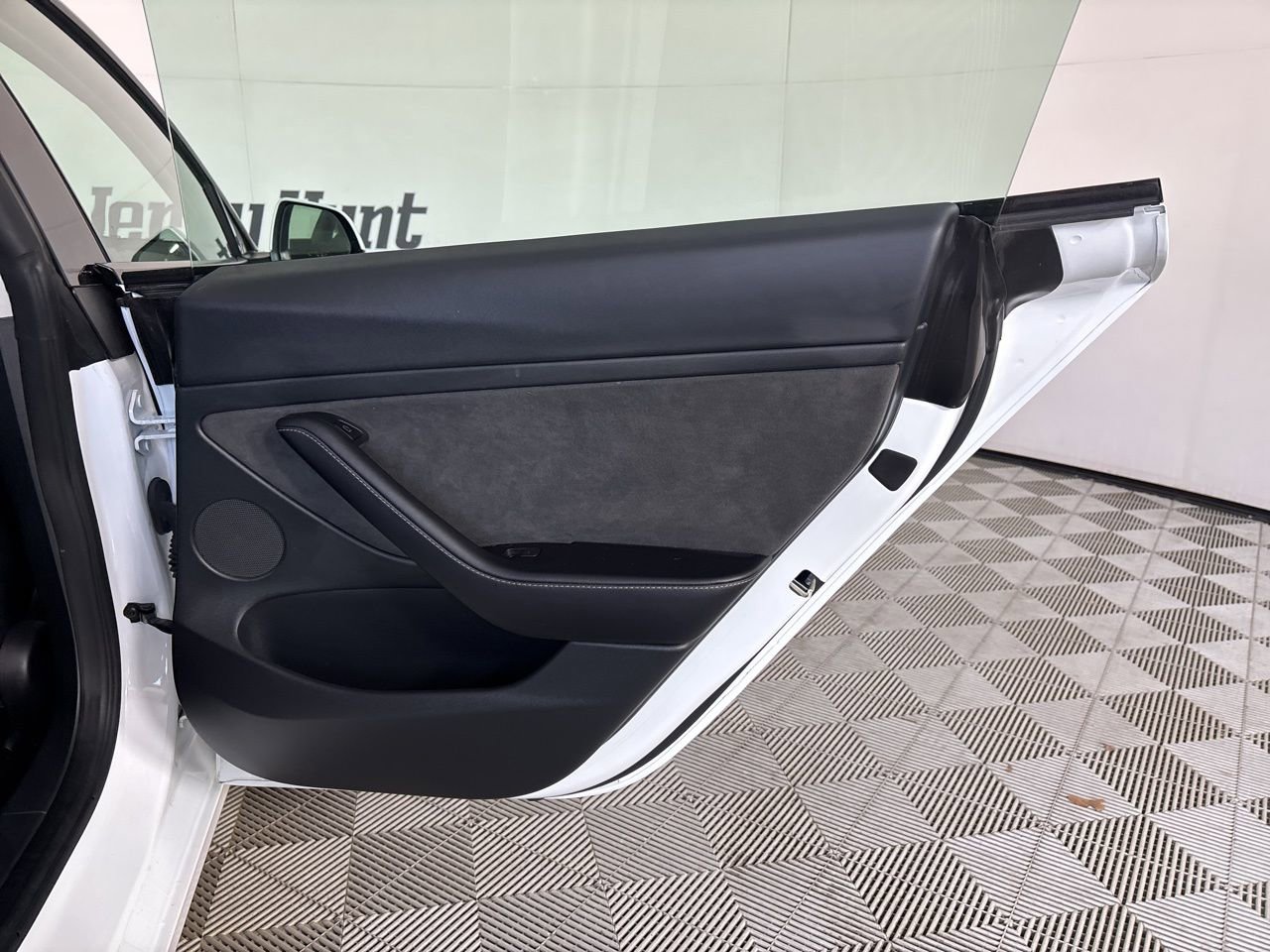 Used 2023 Tesla Model 3 Standard Range image 18