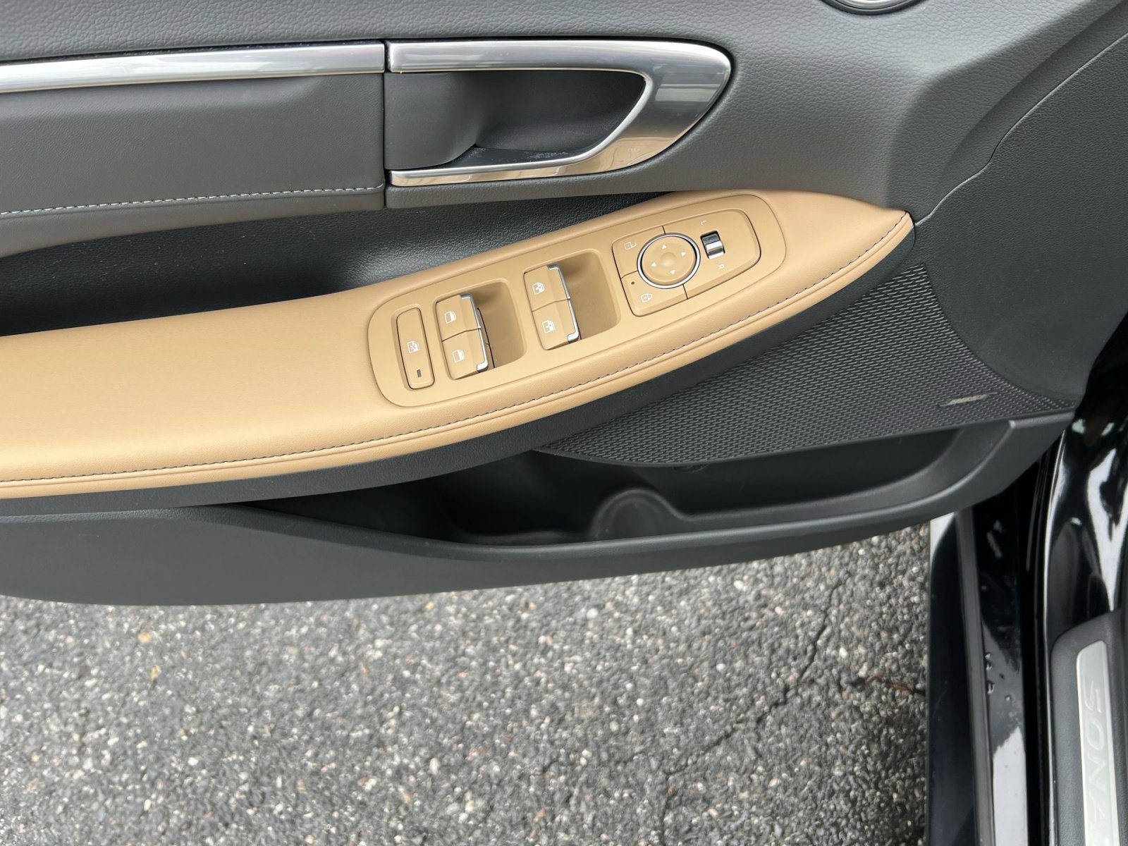 Used 2022 Hyundai Sonata Limited w/ Winter Weather Package image 15