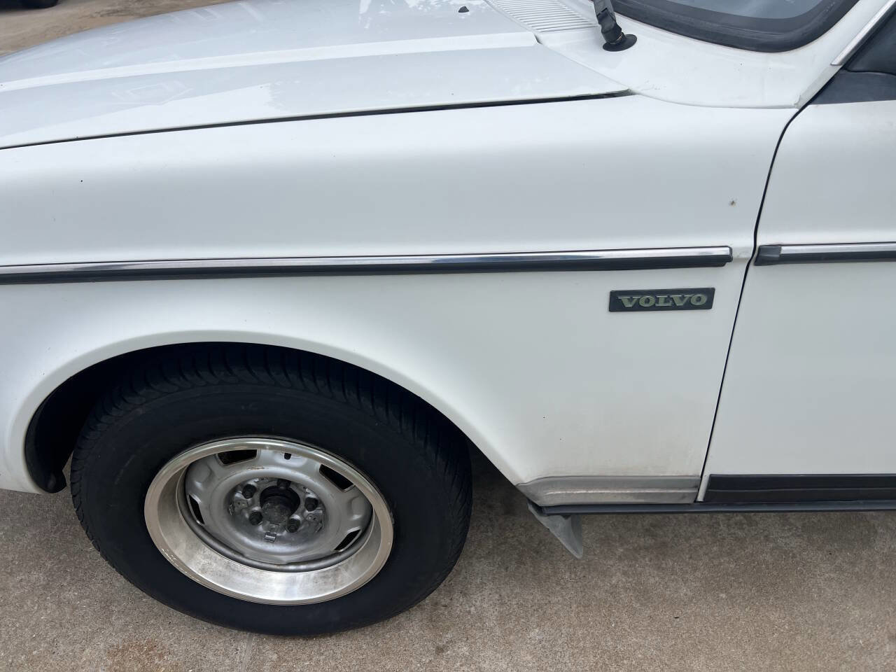 Used 1991 Volvo 240 Sedan RWD image 11
