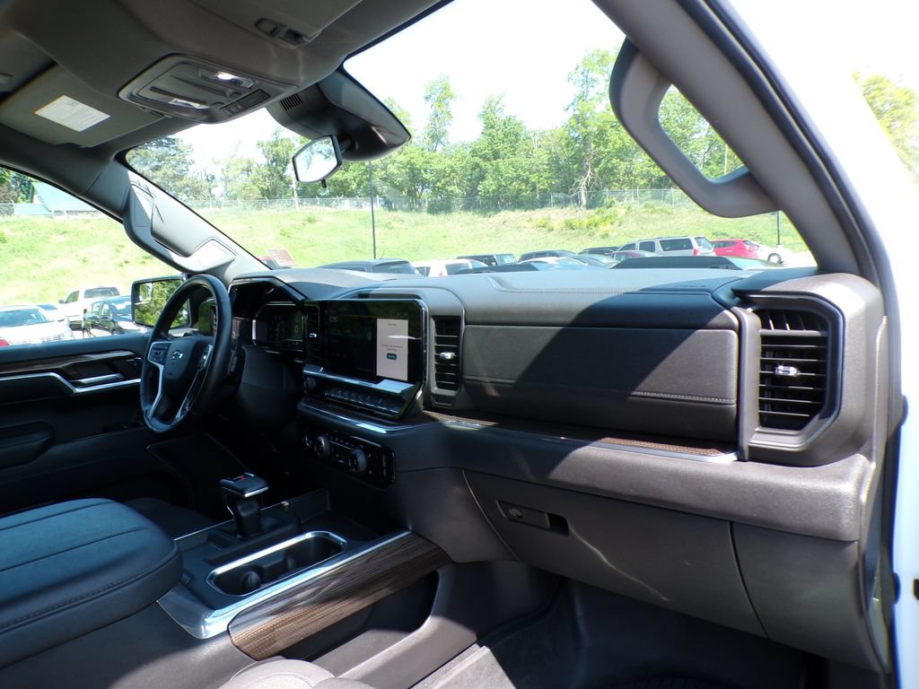 Used 2023 Chevrolet Silverado 1500 LT Trail Boss AWD/4WD image 14