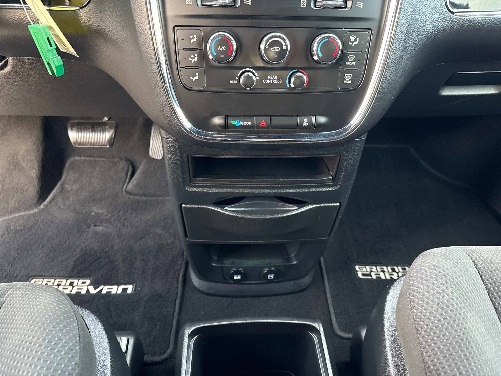 Used 2017 Dodge Grand Caravan SE image 23