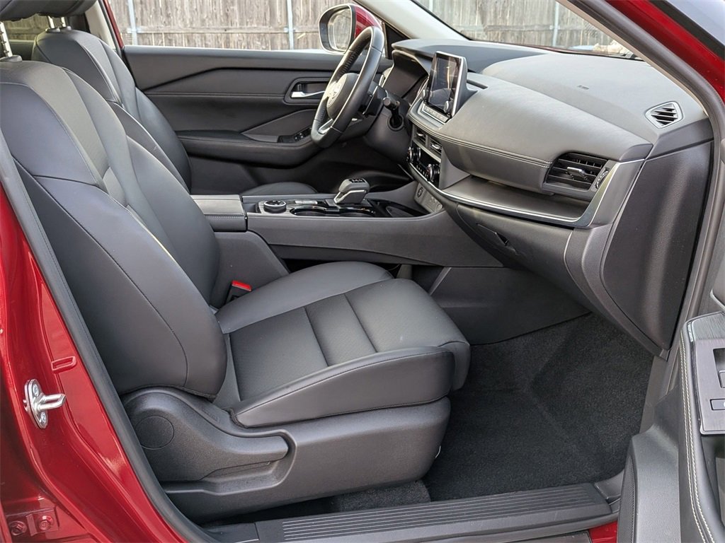 Used 2024 Nissan Rogue SV w/ SV Premium Package image 22