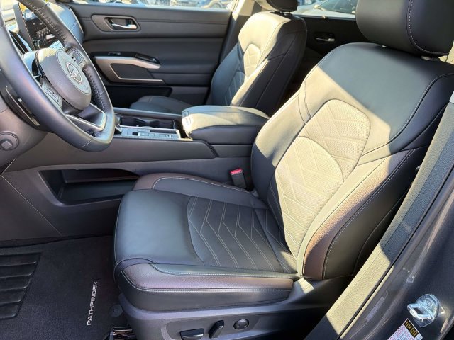 Used 2025 Nissan Pathfinder Platinum w/ Cargo Package FWD image 27